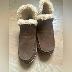 Minnetonka New in Box Taren Slippers